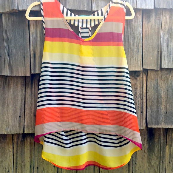 Funky, flowy top to add some pop to any outfit! - Picture 1 of 3